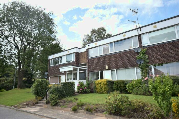 2 Bedroom Apartment To Rent In Lane End Court, Leeds, West Yorkshire, LS17