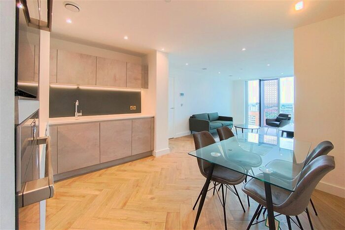 2 Bedroom Flat To Rent In Chester Road, Manchester, M15