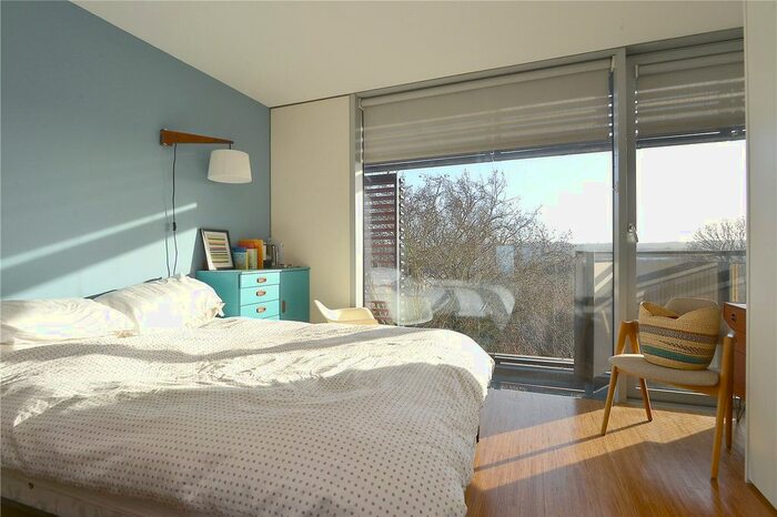 2 Bedroom Flat To Rent In Dog Kennel Hill, East Dulwich, London, SE22