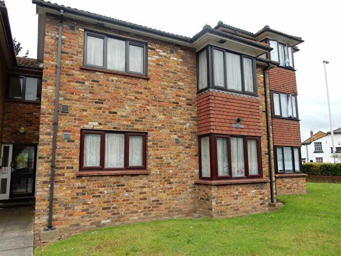 Studio To Rent In Fellows Court, Cranford Lane, Harlington, UB3