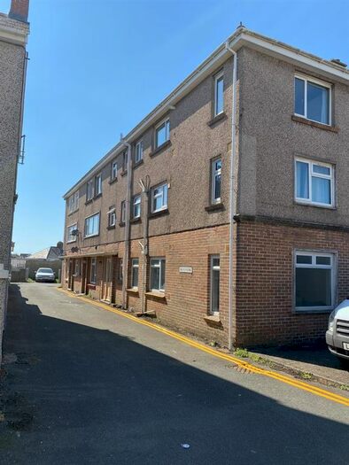 2 Bedroom Flat To Rent In Waterloo Square, Hakin, Milford Haven, SA73