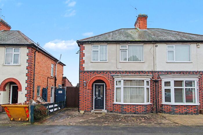 3 Bedroom Semi Detached House For Sale In Richmond Drive, Glen Parva, Leicester, LE2