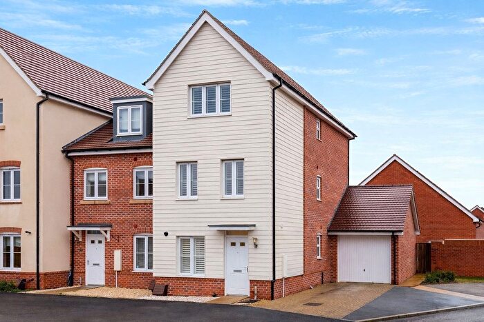 4 Bedroom End Terrace House For Sale In Forest Road, Woodley, Reading, Berkshire, RG5