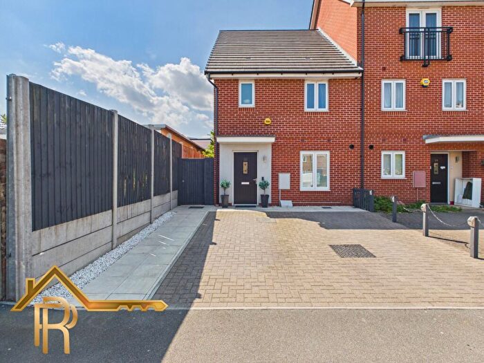 3 Bedroom End Of Terrace House For Sale In Foxton Road, Grays, Essex, RM20