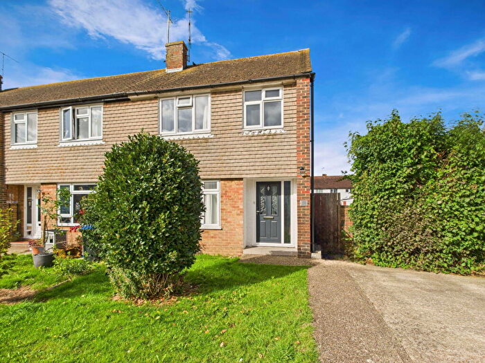 3 Bedroom End Of Terrace House For Sale In Cedar Close, Worthing, BN13