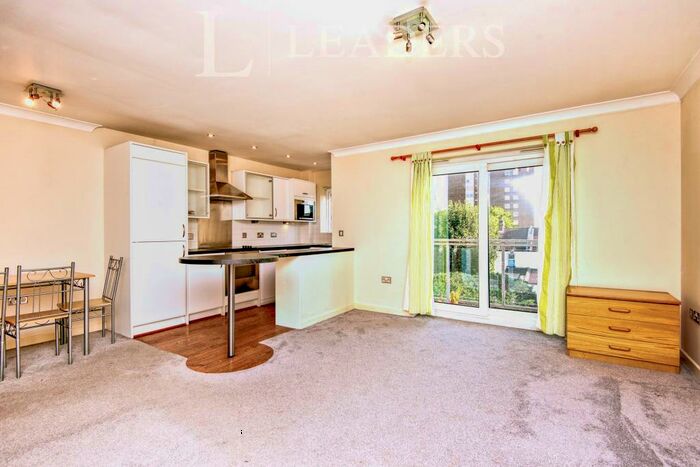 2 Bedroom Flat To Rent In Royal Court, Guilford Road, Southend On Sea, SS2