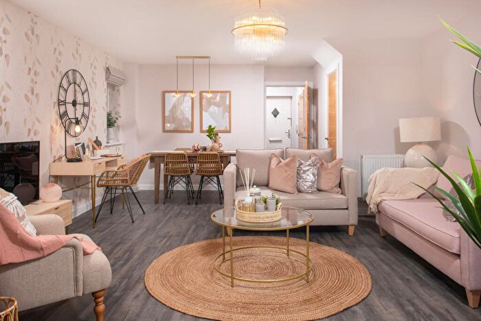 3 Bedroom Semi-Detached House For Sale In Queensway, Llanwern, Newport, NP19