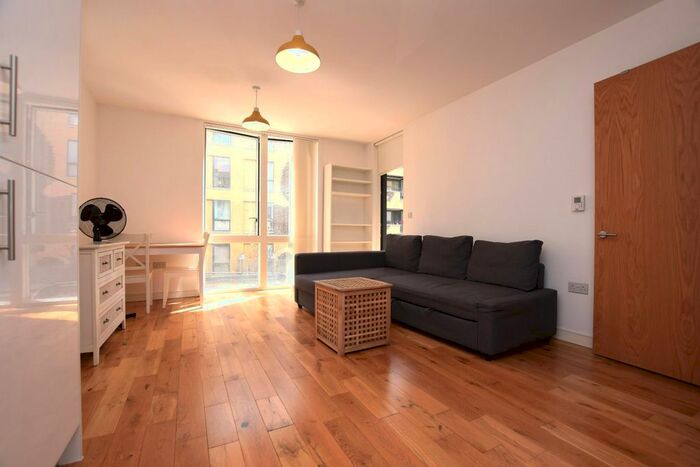 1 Bedroom Flat To Rent In Jacks Farm Way, London, E4