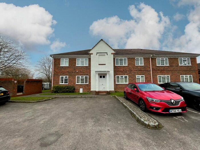 1 Bedroom Apartment To Rent In Kingfisher Walk, Ash, GU12