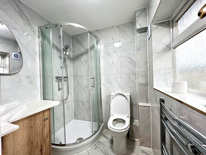 5 Bedroom End Of Terrace House To Rent In Spencer Road, Slough, SL3