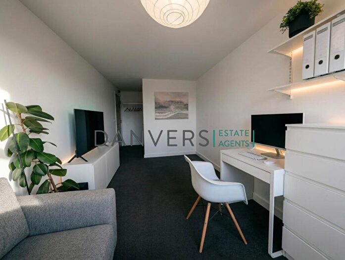 4 Bedroom Apartment To Rent In Vaughan Way, Leicester, LE1