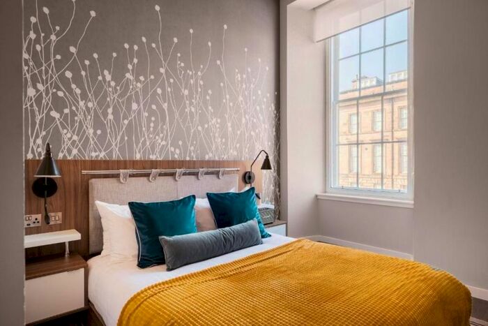 1 Bedroom Flat To Rent In Queen Street, Edinburgh EH2