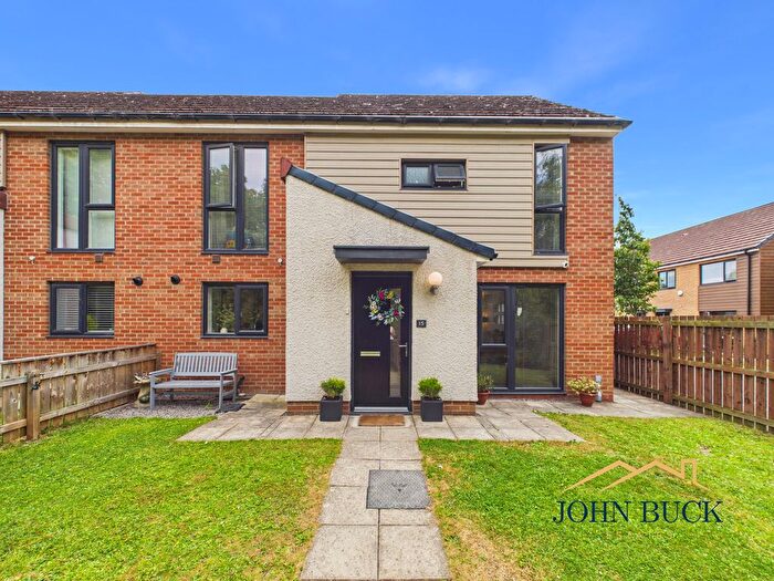 3 Bedroom Semi-detached House For Sale In Dryslwyn Road, Washington, NE38