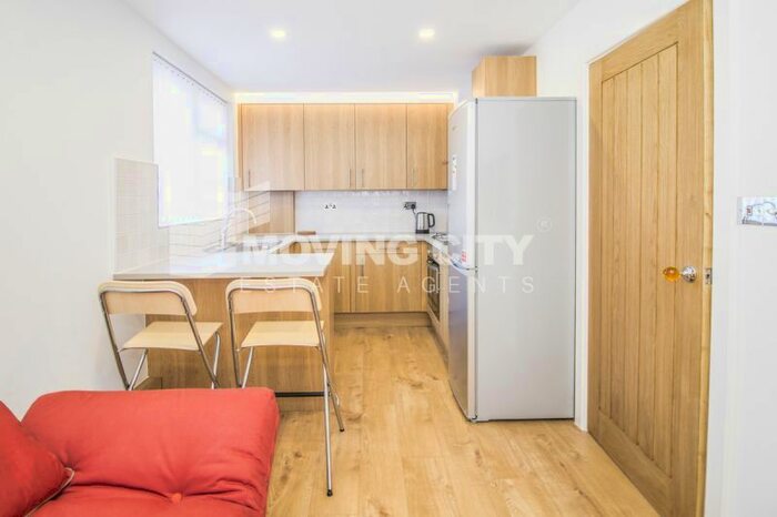 2 Bedroom Flat To Rent In Fellows Court, Weymouth Terrace, Shoreditch, London, E2