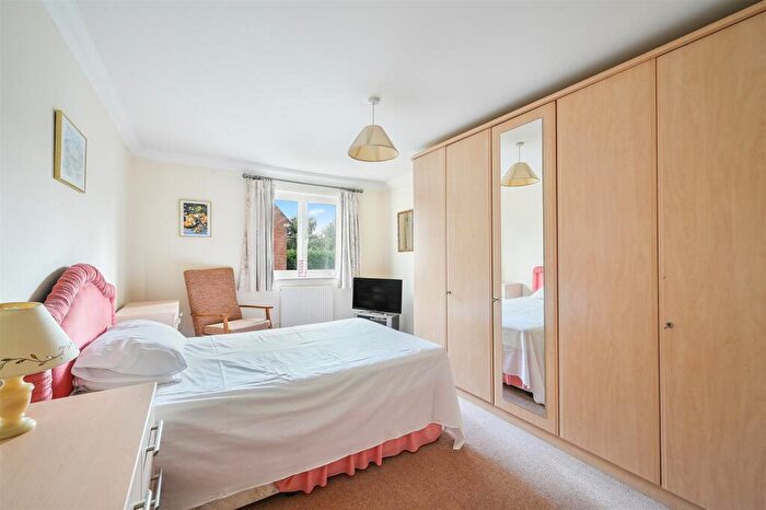 2 Bedroom Apartment For Sale In Wingfield Court, Banstead, SM7