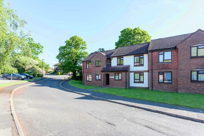 1 Bedroom Flat To Rent In Gorringes Brook, Horsham, RH12