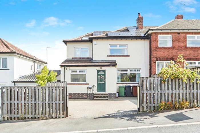 5 Bedroom End Of Terrace House For Sale In Hill Crescent, Rawdon, Leeds, LS19
