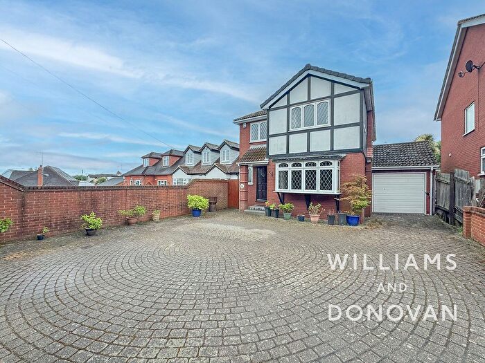 4 Bedroom Detached House For Sale In Main Road, Hawkwell, SS5