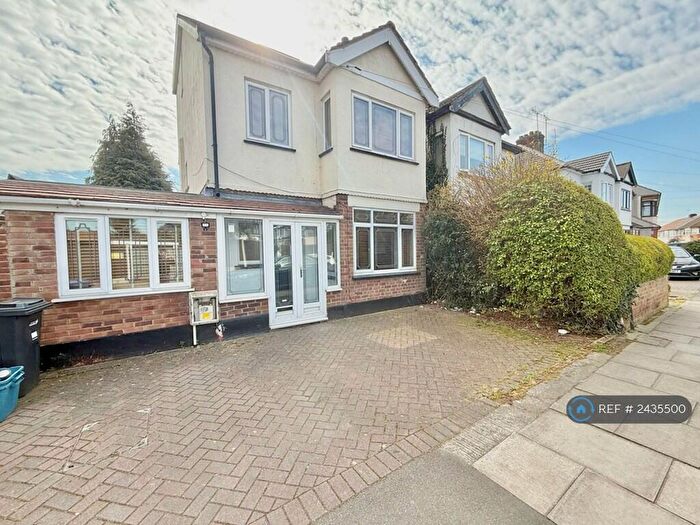 5 Bedroom Semi-Detached House To Rent In Jarrow Road, Romford, RM6