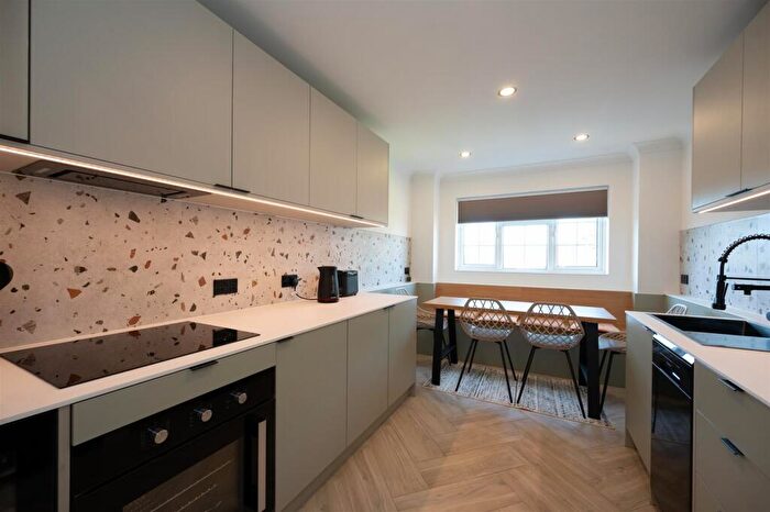 3 Bedroom Flat To Rent In Mark Anthony Court, Hayling Island, PO11