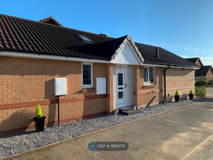 3 Bedroom Bungalow To Rent In Waters Reams, Chester, CH3