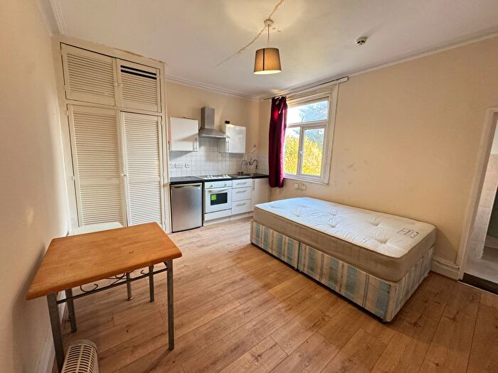 1 Bedroom Studio To Rent In Hanworth Road, Hounslow, TW3