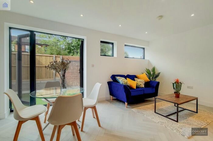 2 Bedroom Flat To Rent In Ambleside Avenue, London, SW16