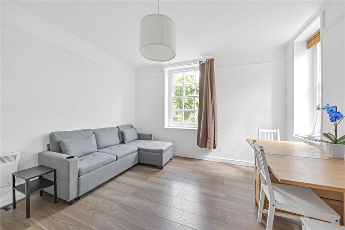 2 Bedroom Apartment To Rent In Bronwen Court, Grove End Road, London, NW8