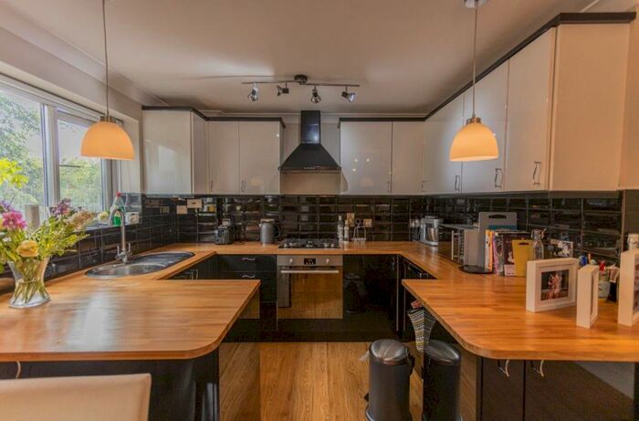 2 Bedroom Apartment To Rent In Clarendon Road, Harpenden, AL5