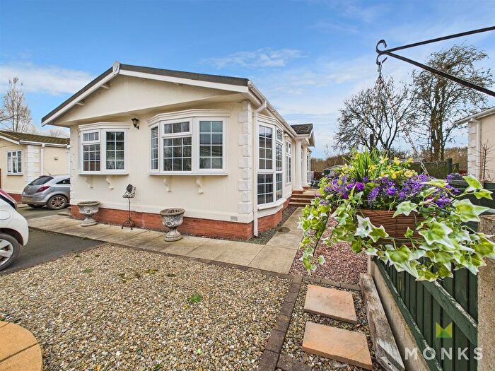 3 Bedroom Mobile/park Home For Sale In Brookside, Kinnerley, SY10