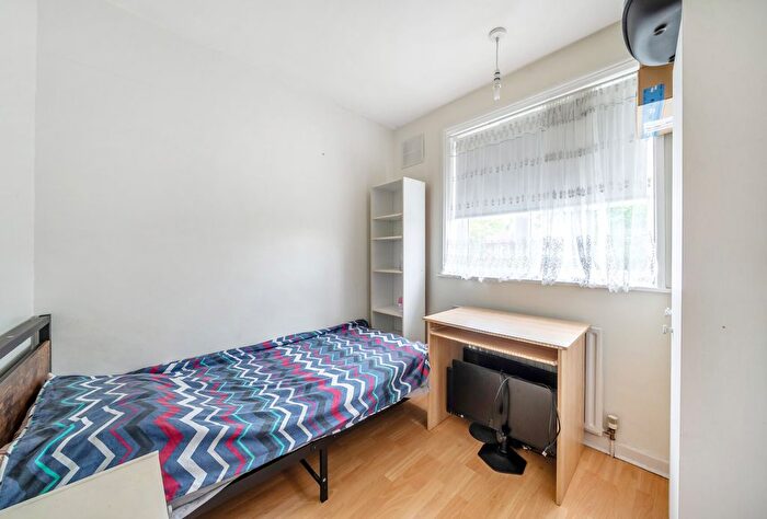 3 Bedroom Terraced House For Sale In St. Helier Avenue, Morden, SM4