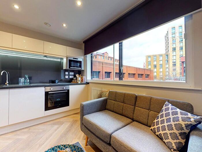 Apartment To Rent In Apt, Live Oasis Wade Lane #, LS2