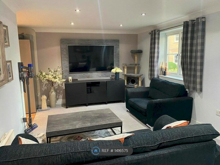 2 Bedroom Flat To Rent In Propelair Way, Colchester, CO4