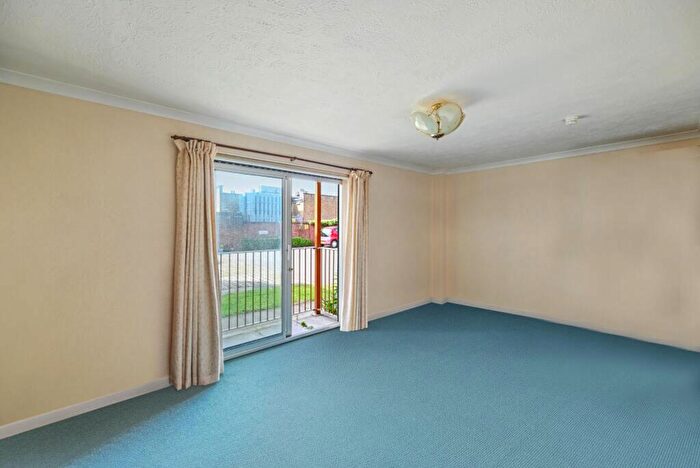 1 Bedroom Flat For Sale In Chalkwell Park Drive, Portchester Court Chalkwell Park Drive, SS9