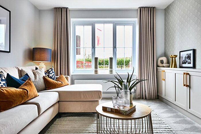 4 Bedroom Semi Detached House For Sale In Broken Stone Road, Blackburn, Lancashire, BB3