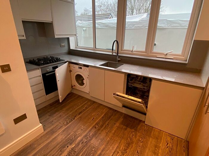 Studio To Rent In Stirling Way, Borehamwood, WD6