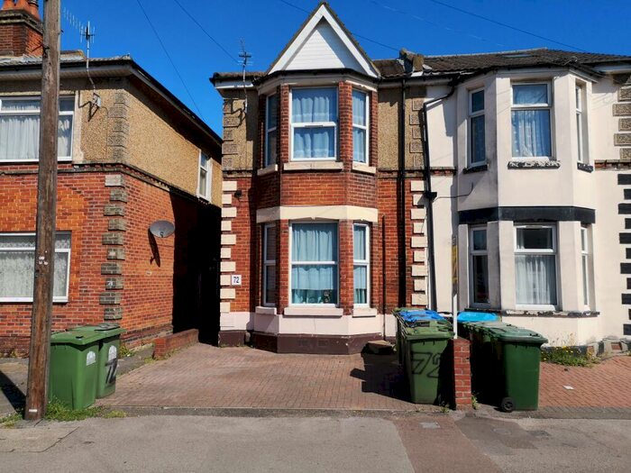 2 Bedroom House To Rent In Lodge Road, SO14