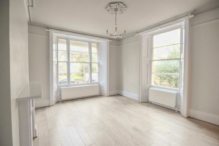 2 Bedroom Flat To Rent In The WaldronsGround Floor FlatCroydonSurrey, CR0