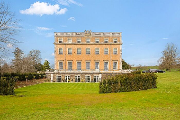 2 Bedroom Flat To Rent In Peper Harow Park, Peper Harow, Godalming, GU8