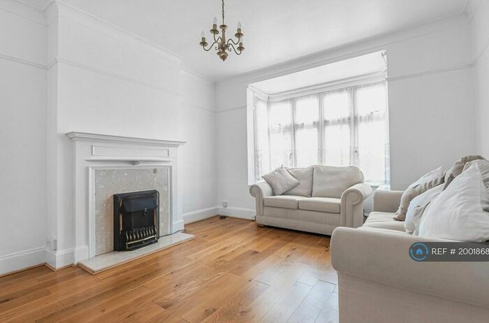 3 Bedroom Semi-Detached House To Rent In Linchmere Road, London, SE12