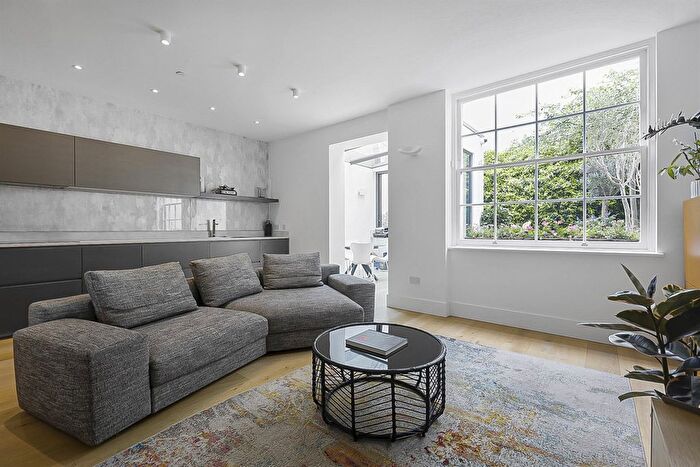 3 Bedroom Flat To Rent In Ennismore Gardens, SW7