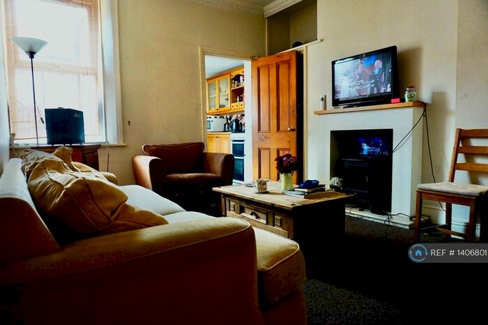 2 Bedroom Flat To Rent In Heaton, Newcastle Upon Tyne, NE6