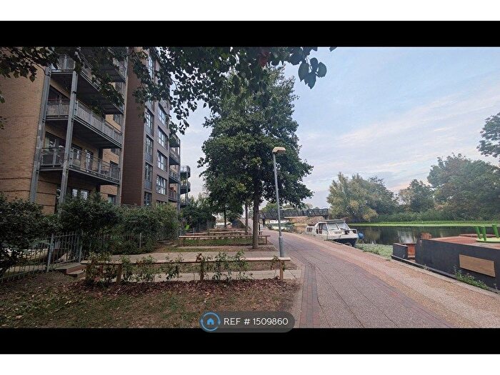 2 Bedroom Flat To Rent In Dockside Court, London, E5