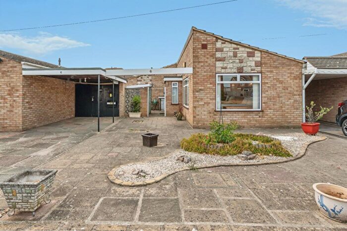 1 Bedroom Detached Bungalow For Sale In Elder Way, Rainham, RM13