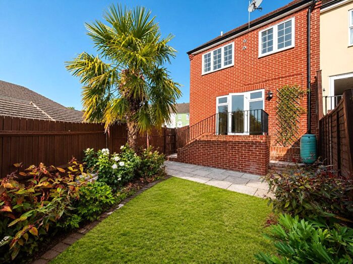 3 Bedroom End Of Terrace House For Sale In Poplar Way, Midhurst, West Sussex, GU29