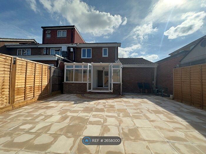 3 Bedroom End Of Terrace House To Rent In Tollgate Drive, Hayes, UB4