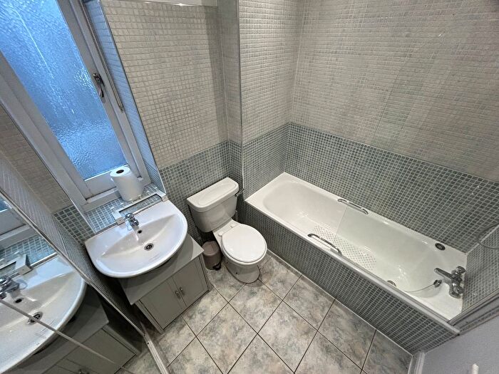 1 Bedroom Flat To Rent In Bradbury Street, London, N16