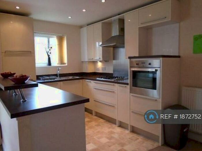 2 Bedroom Flat To Rent In Russell Court, Preston, PR1
