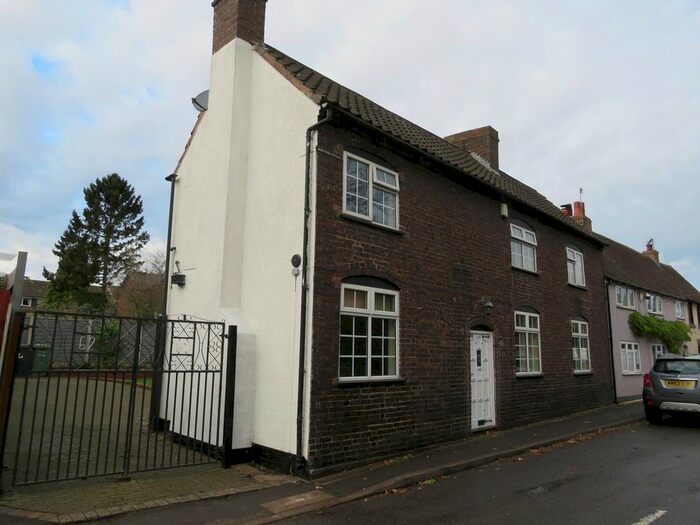 3 Bedroom Semi-Detached House To Rent In Coleshill Road, Curdworth, Sutton Coldfield B76