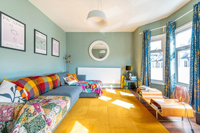1 Bedroom Flat For Sale In Gowan Road, Willesden, London, NW10